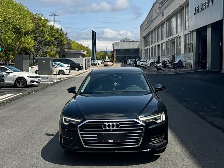 Audi A6L 2019 40 TFSI — фото 2