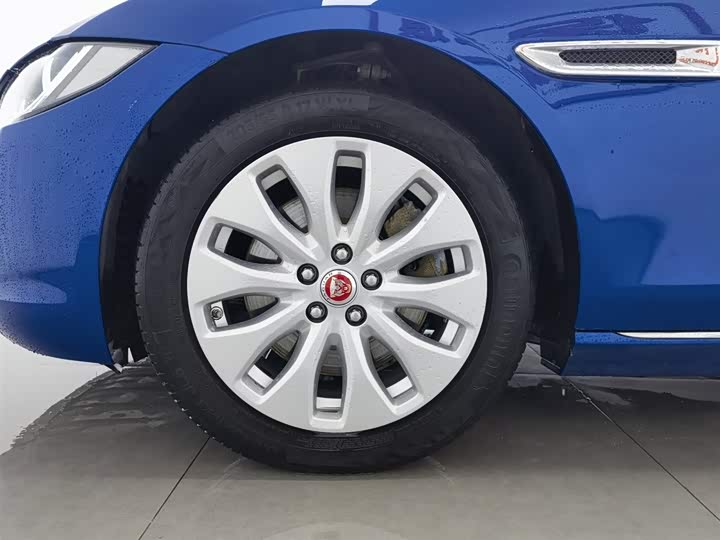 Jaguar XEL 2018 2.0 T 200 PS — фото 17