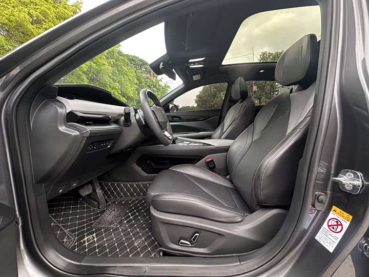 Changan UNI-V 2022 1.5 T Premium — фото 14