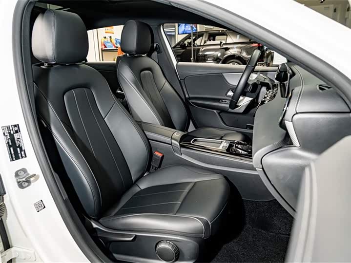 Mercedes-Benz A-Class 2024 A 180 L — фото 20