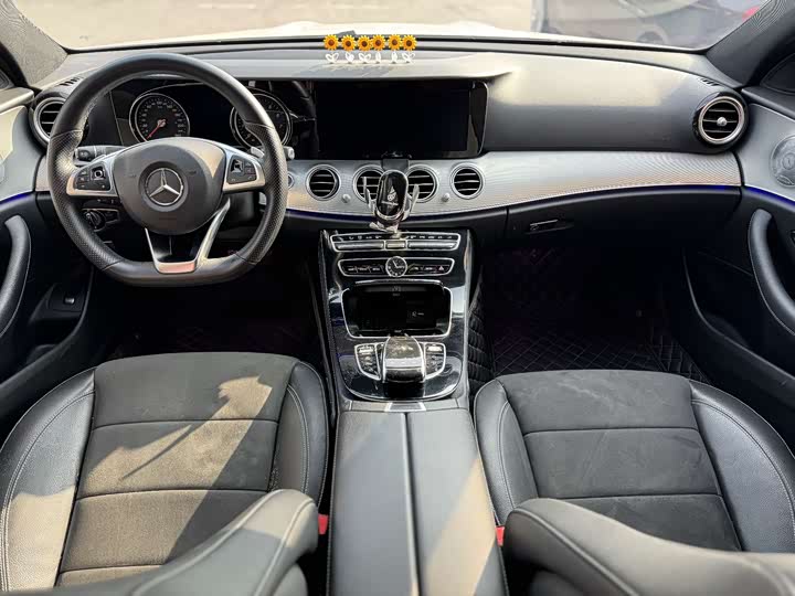 Mercedes-Benz E-Class E 200 спорт — фото 8