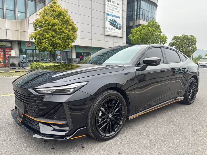 Changan UNI-V 2023 1.5 T — фото 1