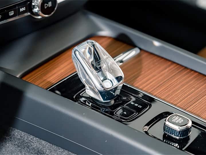 Volvo S60 2024 B 4 — фото 15