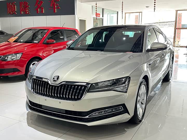 Skoda Superb — фото 1