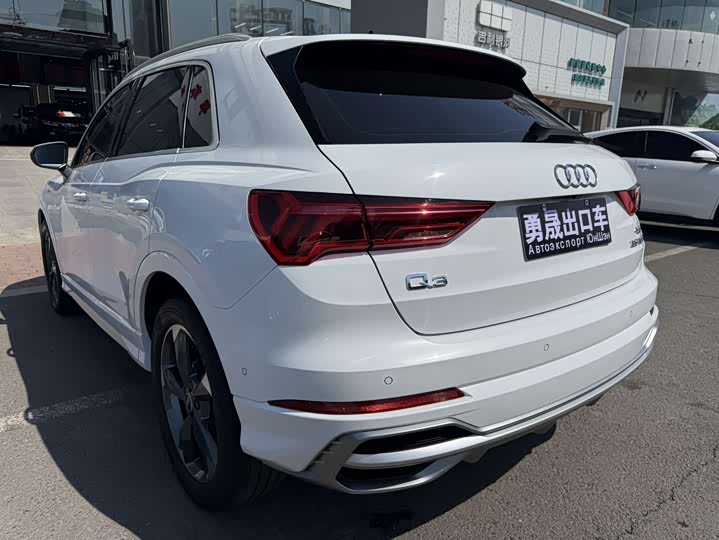 Audi Q3 2022 35 TFSI — фото 4