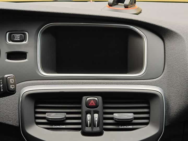 Volvo V40 2018 T 3 — фото 15