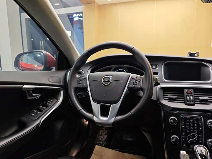 Volvo V40 2018 T 3 — фото 14