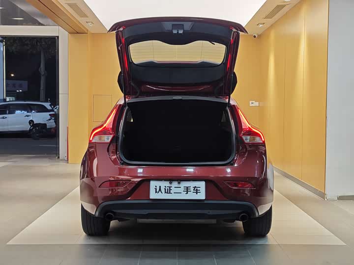 Volvo V40 2018 T 3 — фото 25
