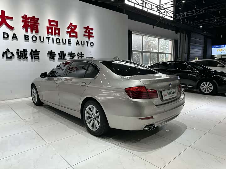 BMW 5 Series 520Li — фото 18