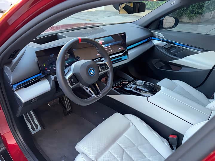 BMW i 5 M 60 2024 x Drive M 60 — фото 5