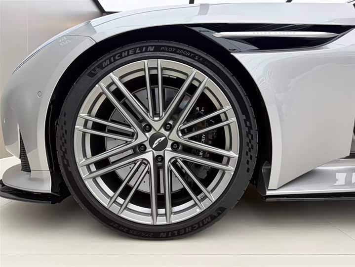 Aston Martin DB12 2023 4.0 T V 8 Volante — фото 14