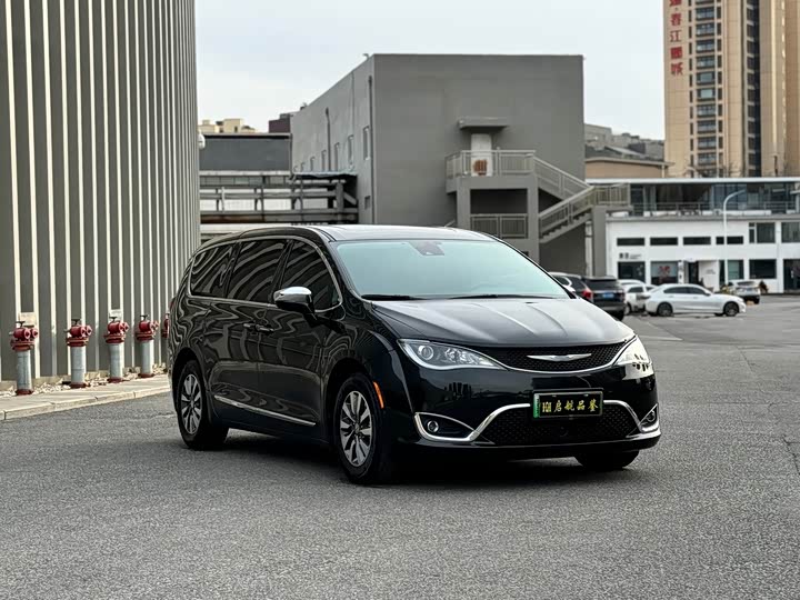 Chrysler Pacifica PHEV — фото 3