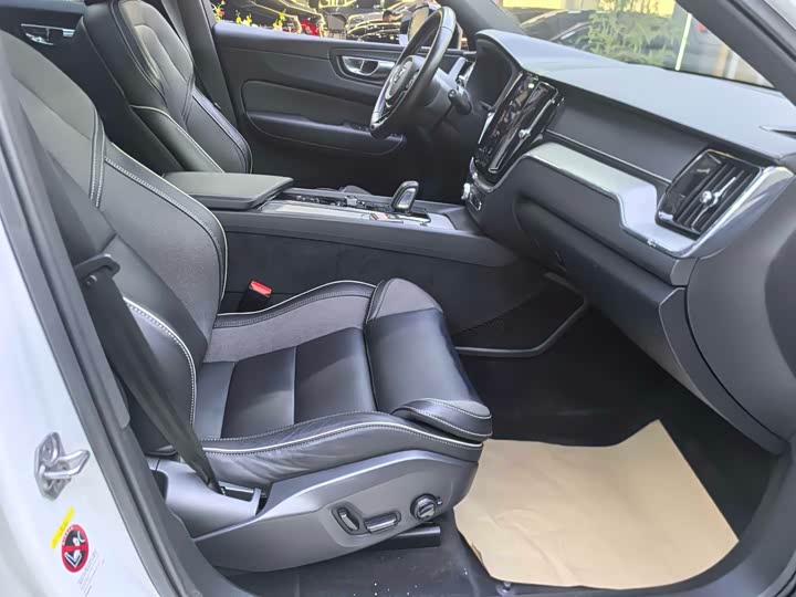 Volvo XC60 Hybrid 2021 T 8 E Hybrid — фото 7