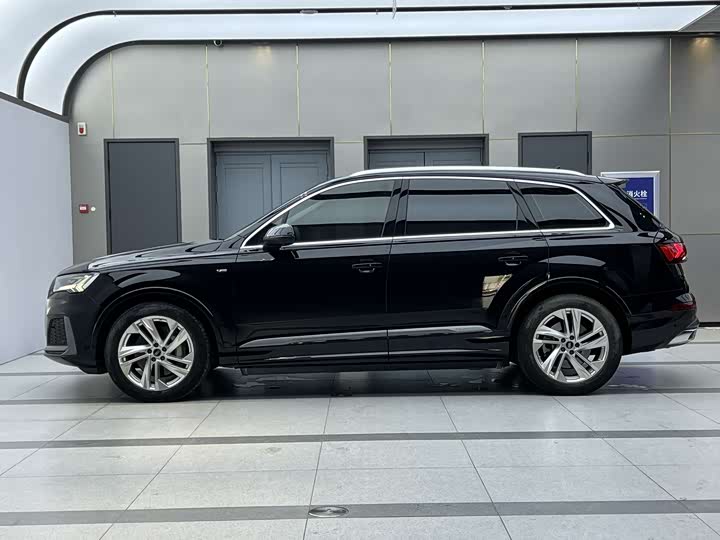 Audi Q7 2023 45 TFSI quattro S line Sport — фото 6