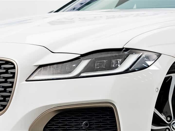 Jaguar XFL 2024 2.0 T P 300 4 WD — фото 4