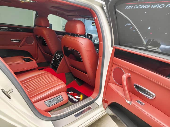 Bentley Flying Spur — фото 11