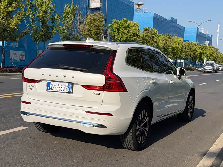 Volvo XC60 2023 B 5 4 WD — фото 10