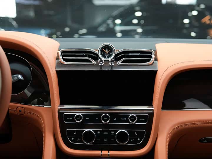 Bentley Bentayga — фото 15