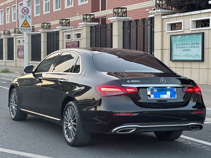 Mercedes-Benz E-Class 2023 E 260 L Sport — фото 7