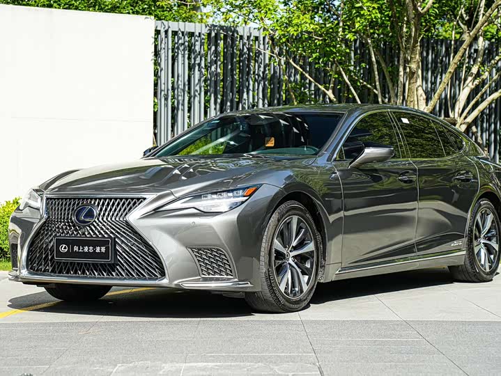 Lexus LS 2021 500h — фото 1