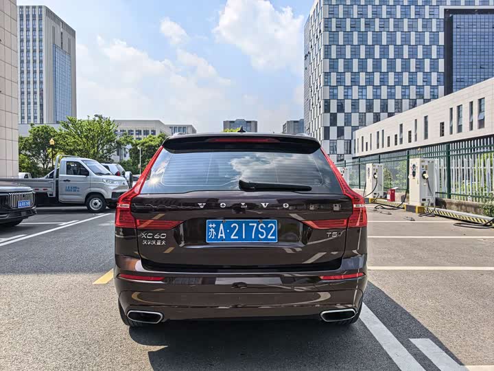 Volvo XC60 2018 T 5 4 WD — фото 4