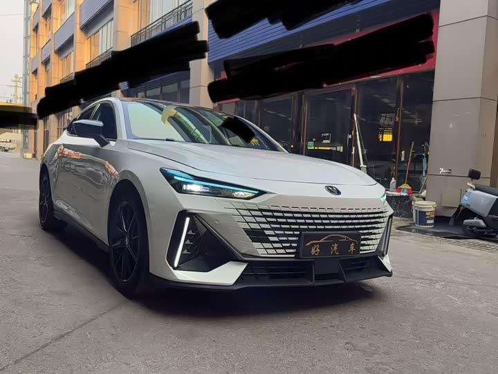 Changan UNI-V 2022 1.5 T Premium — фото 3