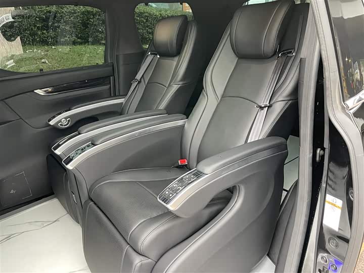 Toyota Alphard — фото 15