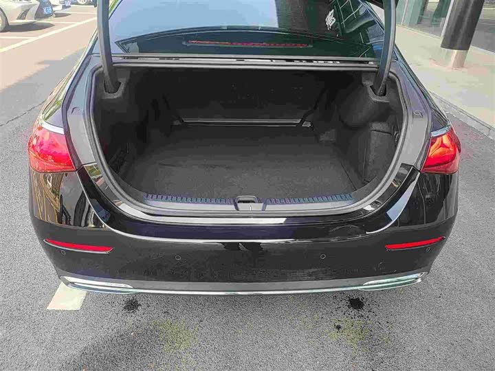 Mercedes-Benz E-Class 2024 E 300 L Luxury — фото 18