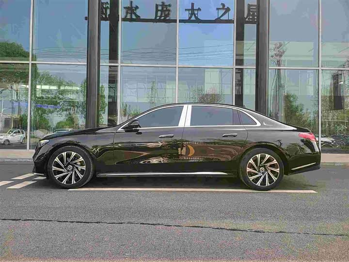 Mercedes-Benz E-Class 2024 E 300 L Luxury — фото 3