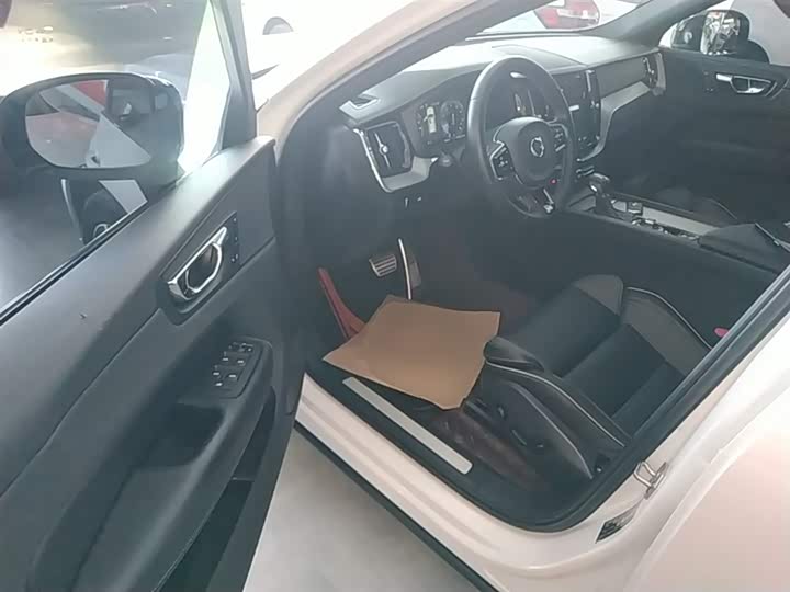 Volvo XC60 2020 T 5 4 WD — фото 16