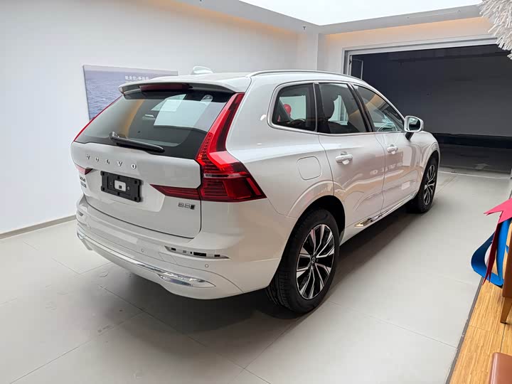 Volvo XC60 2024 B 5 4 WD — фото 6