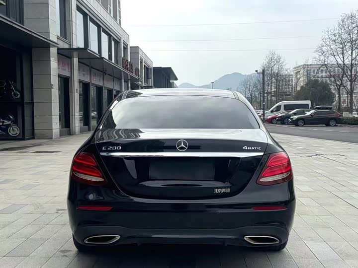 Mercedes-Benz E-Class E 200 спорт — фото 8