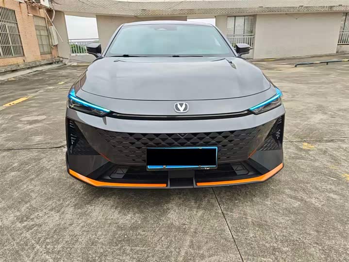 Changan UNI-V 2024 1.5 T Sport — фото 2