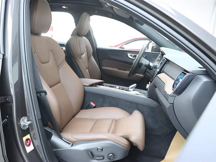 Volvo XC60 2025 B 5 4 WD — фото 20