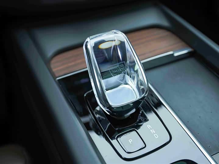 Volvo XC60 2023 B 5 4 WD — фото 9