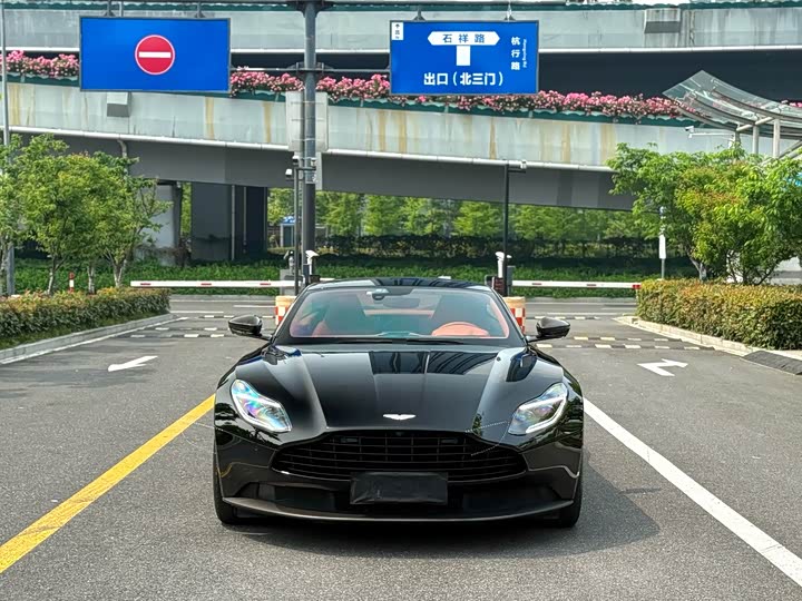 Aston Martin DB11 2022 4.0 T V 8 Coupe — фото 1