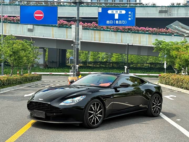 Aston Martin DB11 2022 4.0 T V 8 Coupe — фото 3