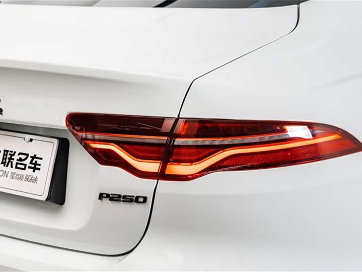 Jaguar XEL 2024 2.0 T 250 PS R-DYNAMIC S — фото 9