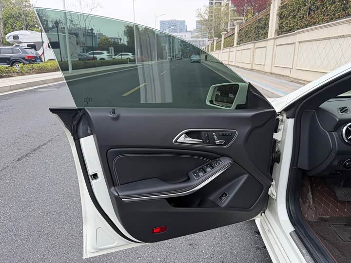 Mercedes-Benz CLA 2017 CLA 200 — фото 10