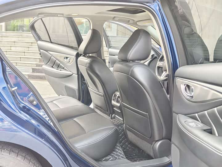 Infiniti Q50L 2022 2.0 T — фото 10