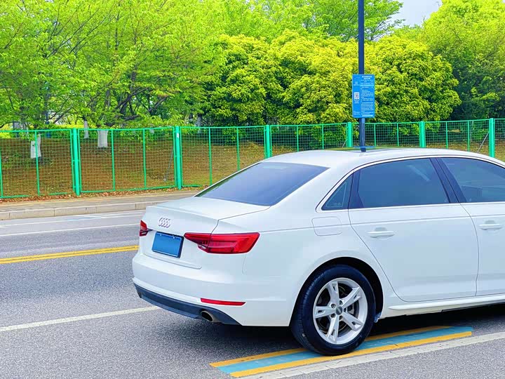 Audi A4L 40 TFSI стиль — фото 15