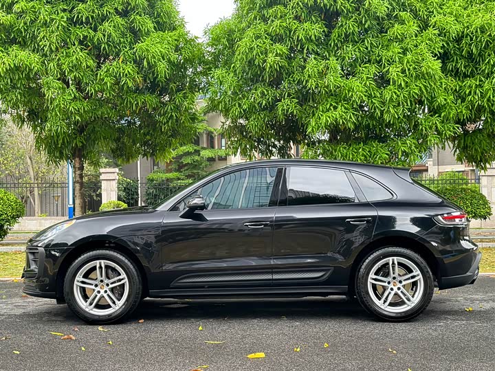 Porsche Macan 2023 Macan 2.0 T — фото 4