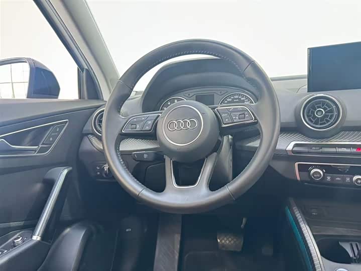 Audi Q2L 2021 35 TFSI — фото 12