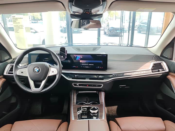 BMW X7 2024 x Drive 40i Leading — фото 11