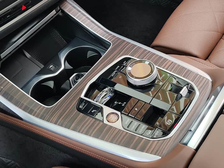 BMW X7 2024 x Drive 40i Leading — фото 18