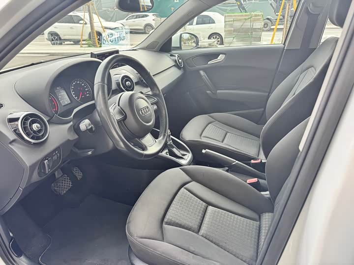 Audi A1 2014 30 TFSI Sportback — фото 4