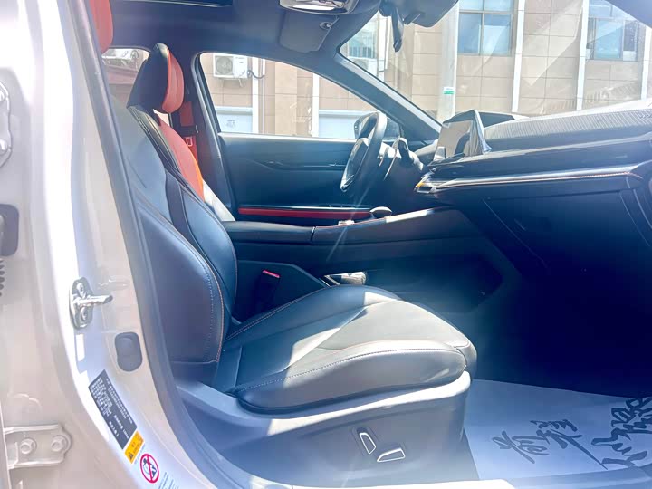 Changan UNI-V 2022 1.5 T Premium — фото 14