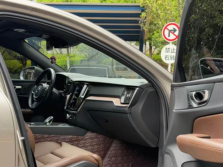 Volvo S60 2022 B 4 — фото 11