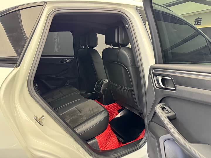 Porsche Macan 2018 Macan 2.0 T — фото 10