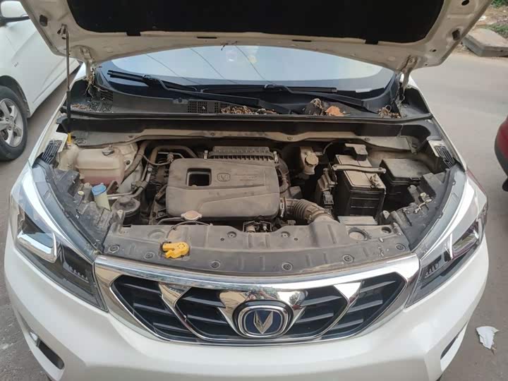 Changan CS15 2016 1.5 L MT — фото 10